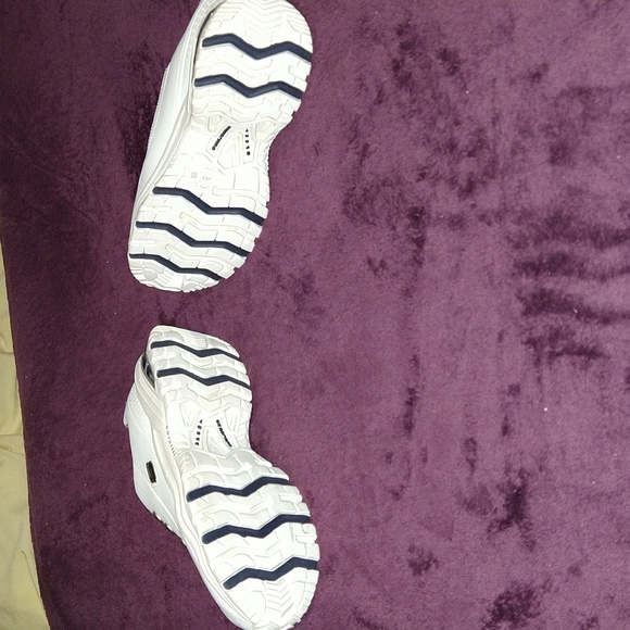 Women's Skechers size 8.5 - Picture 2 of 6